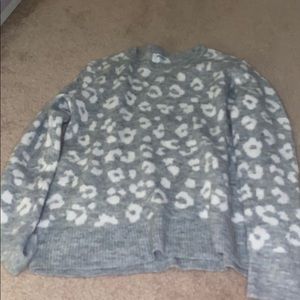 Old Navy Gray and White Patterned Sweater